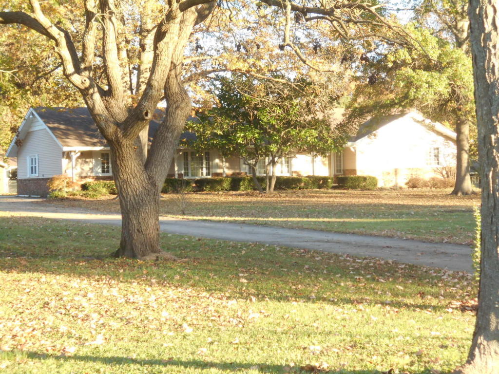 2300 S Lone Pne, Springfield, MO 65804 photo 1