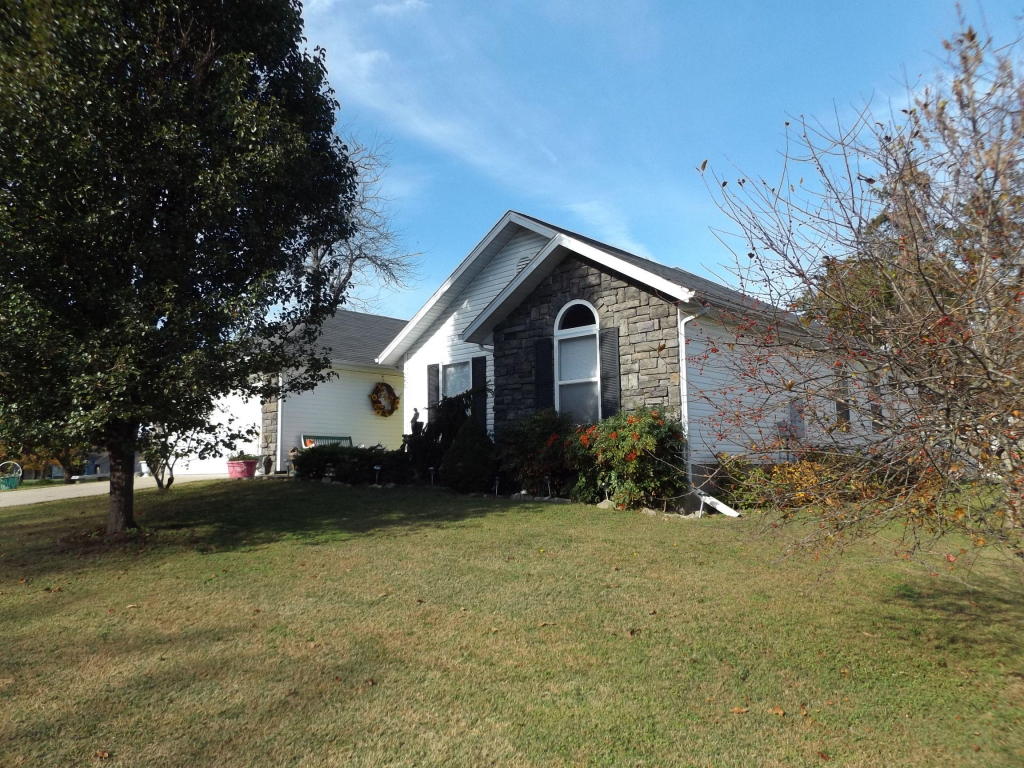 285 Eagle Dr, Forsyth, MO 65653 photo 1