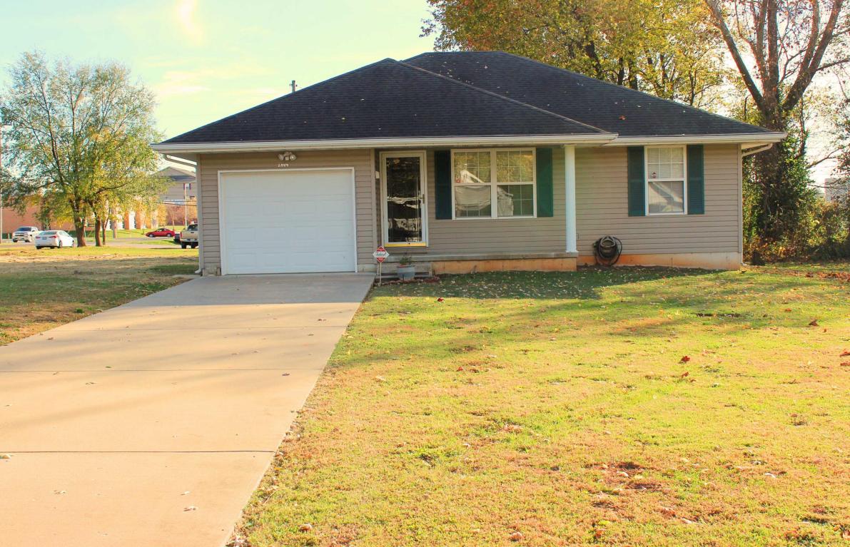 2604 W Lombard St, Springfield, MO 65802 photo 1