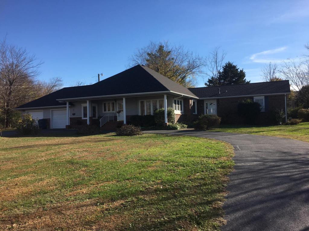 1 Edgewood Dr, Monett, MO 65708 photo 1