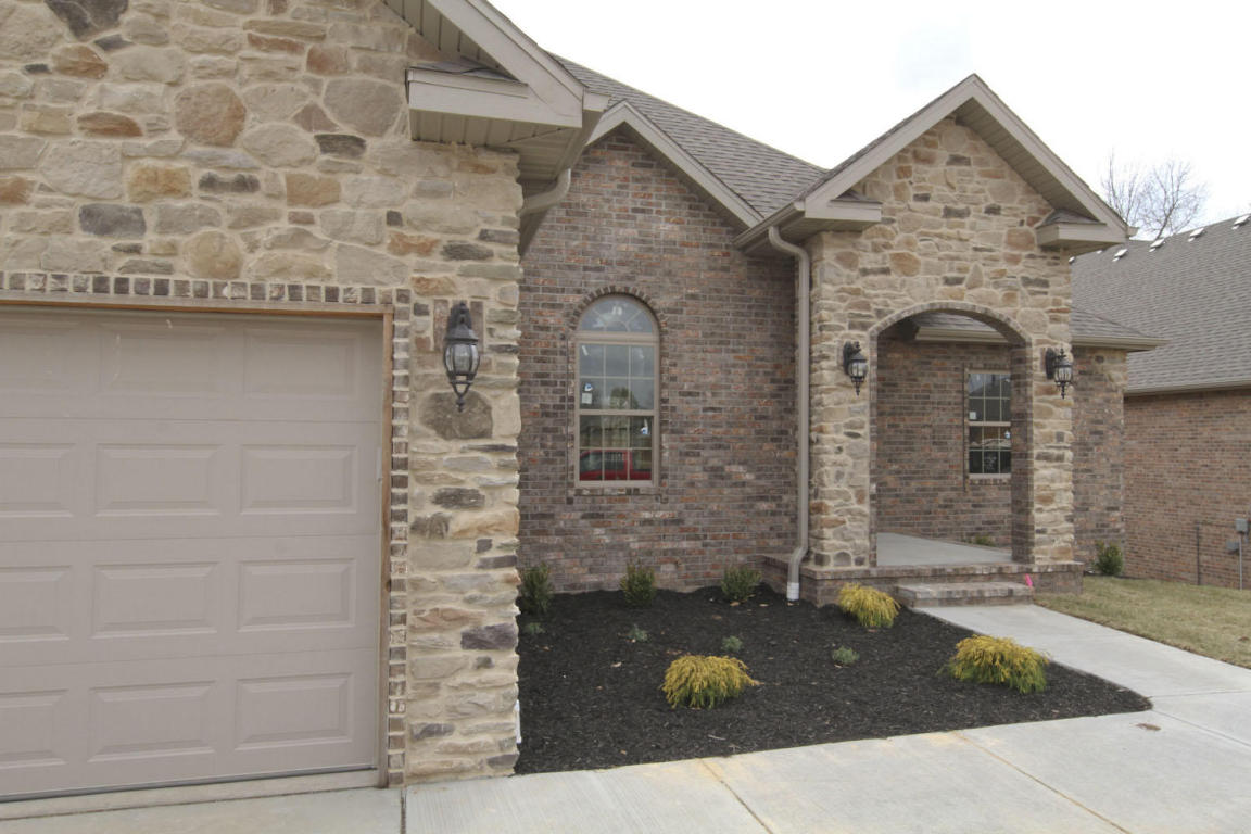 2330 W Darby St, Springfield, MO 65810 photo 1