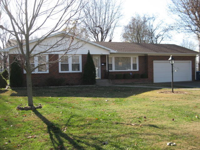 516 E Hadley St, Aurora, MO 65605 photo 1