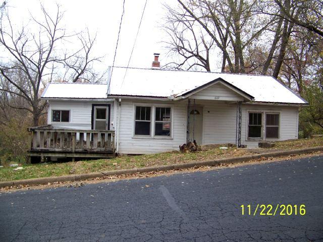 609 E Maple, West Plains, MO 65775 photo 1