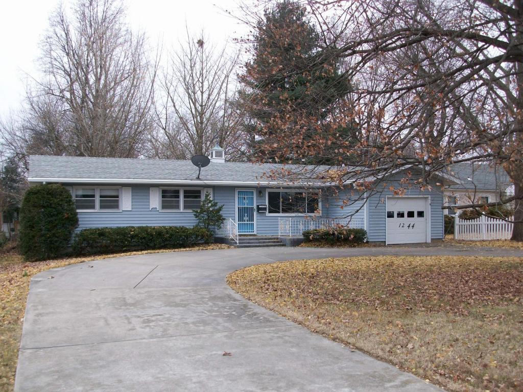 1244 E Seminole St, Springfield, MO 65804 photo 1
