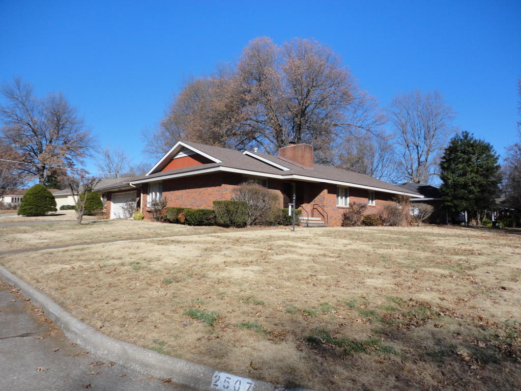 2507 E Greenwood St, Springfield, MO 65804 photo 1