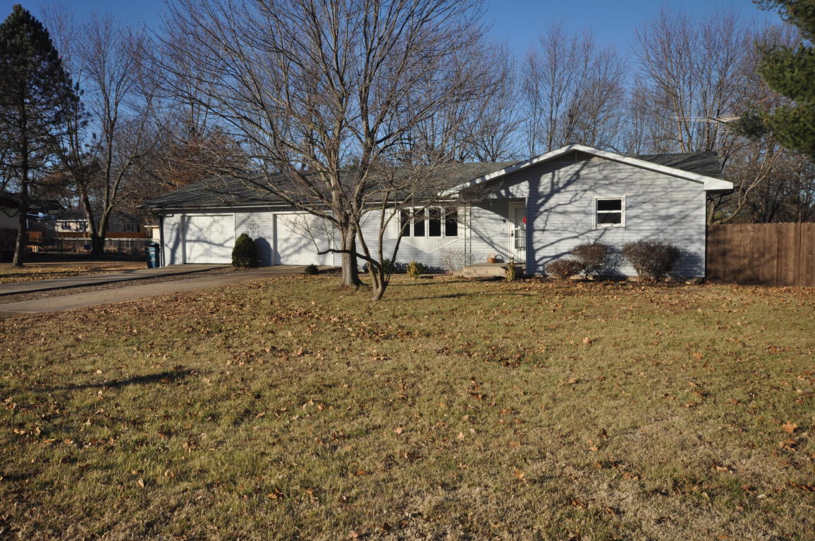 308 Pleasant Dr, Monett, MO 65708 photo 1