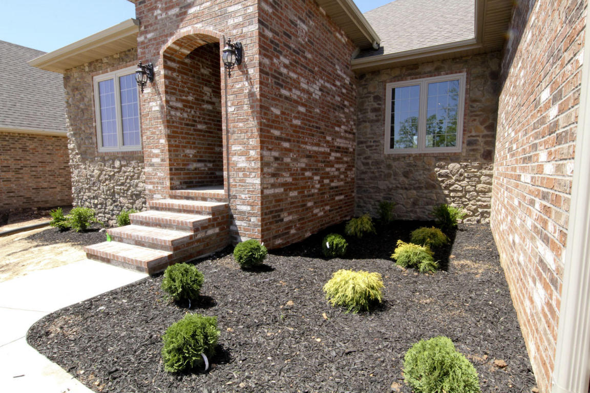 5325 S Twelve Oaks Rd, Springfield, MO 65810 photo 1