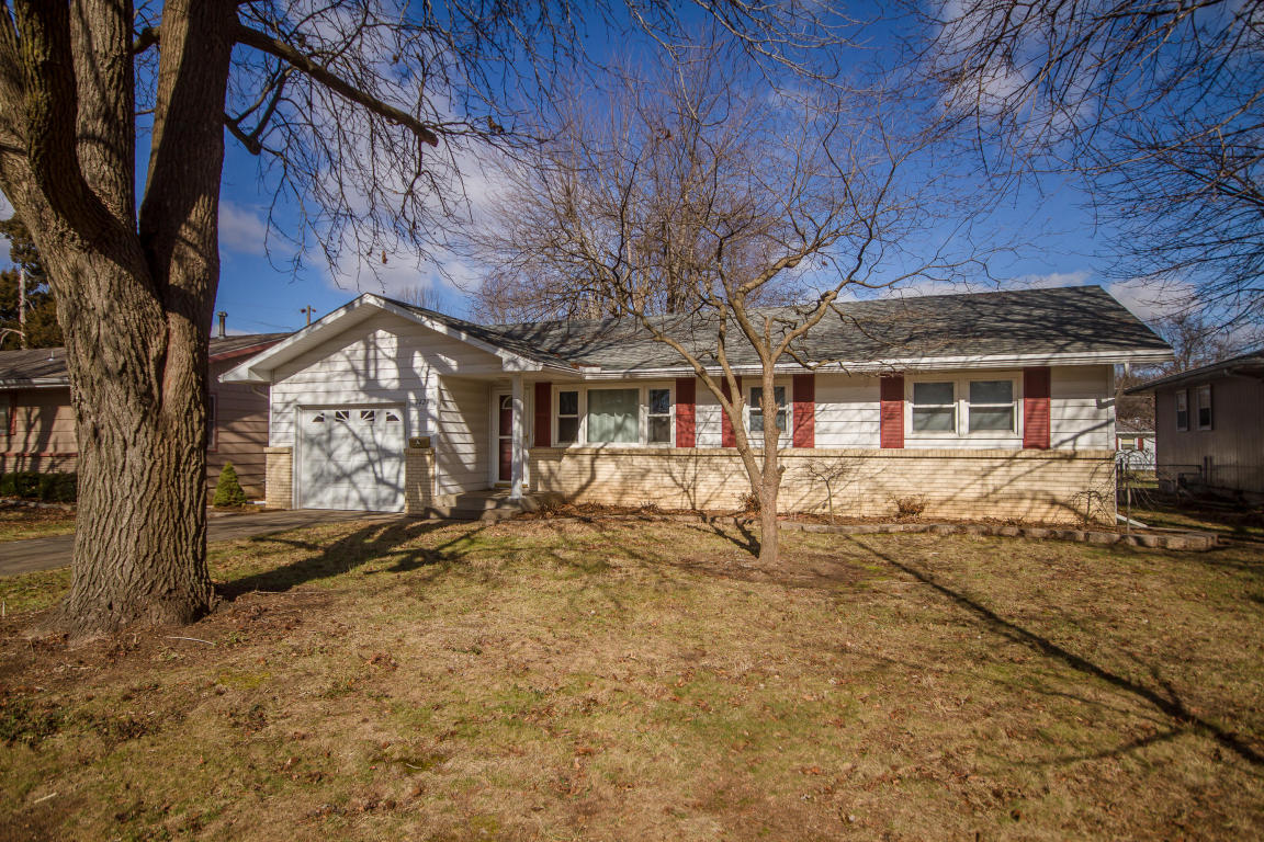 1429 E Crestview St, Springfield, MO 65804 photo 1