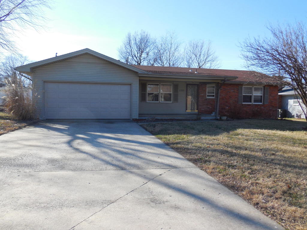 2328 E Sharon St, Springfield, MO 65803 photo 1