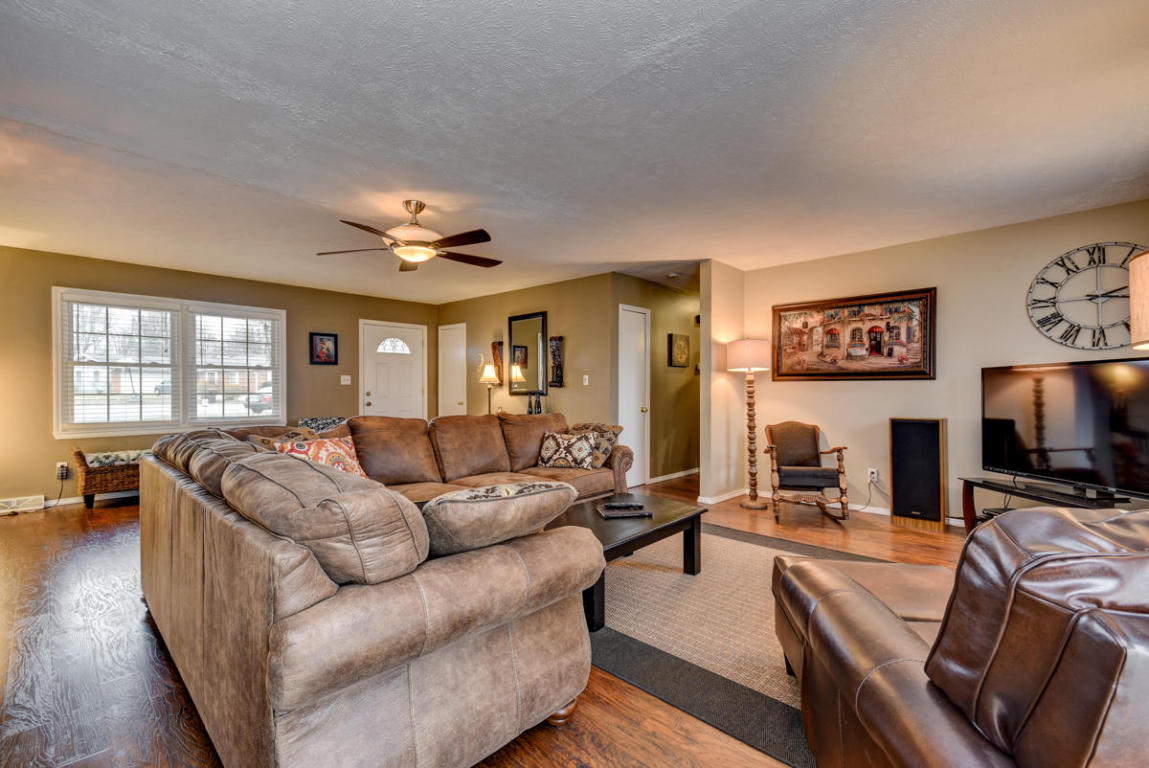 1702 W Crestview St, Springfield, MO 65807 photo 1