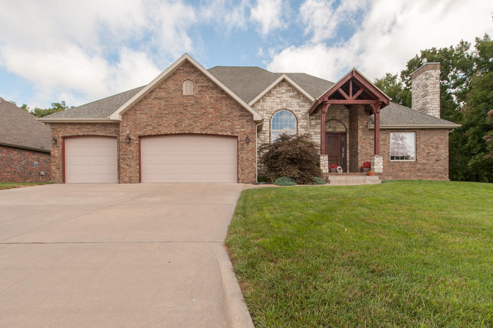 3199 W Caravan St, Springfield, MO 65803 photo 1