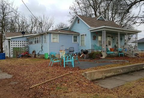 418 S Jefferson Ave, Aurora, MO 65605 photo 1