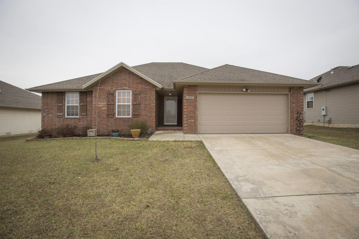 1932 E Overland Dr, Ozark, MO 65721 photo 1