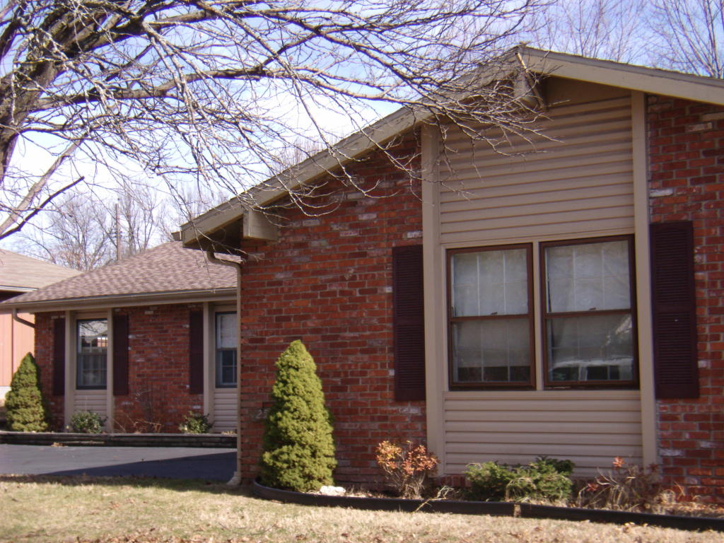2546 S Franklin Ave, Springfield, MO 65807 photo 1