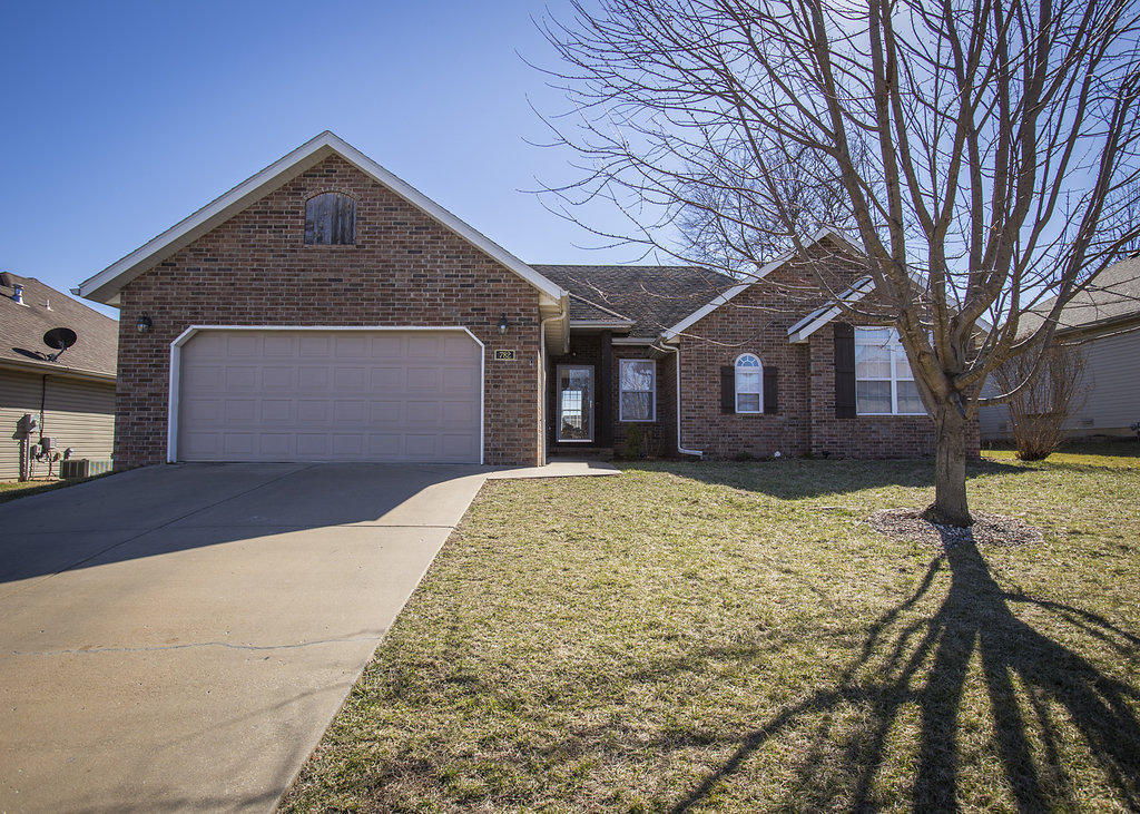 782 E Roubidoux St, Nixa, MO 65714 photo 1