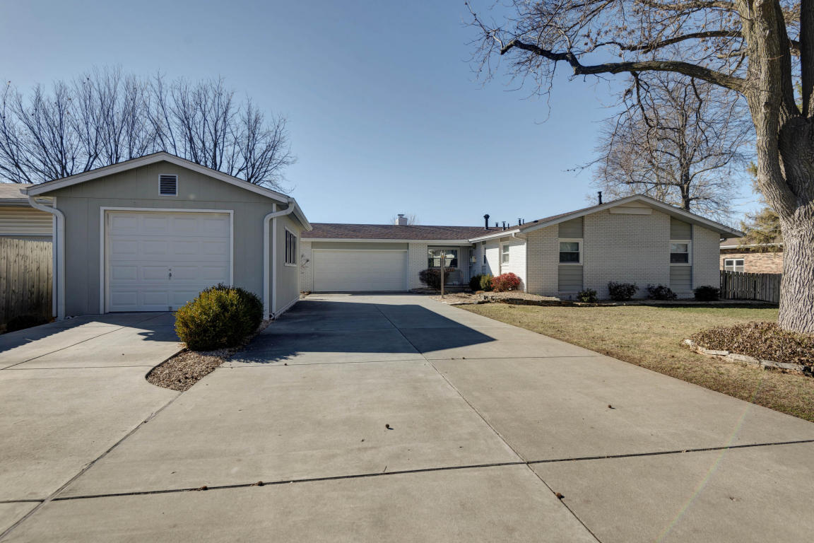 2435 S Meadowlark Ln, Springfield, MO 65807 photo 1