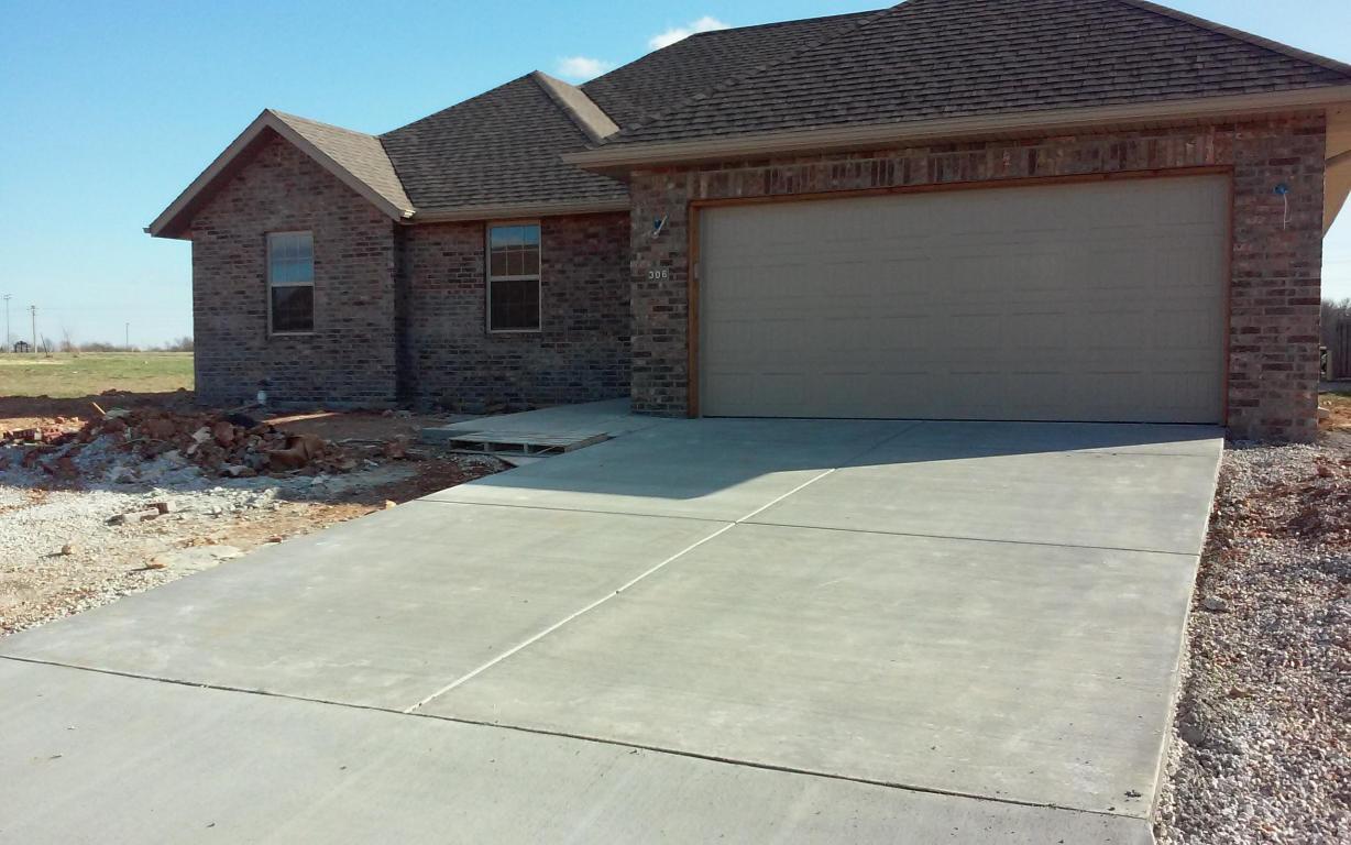 306 E Teakwood Ave, Clever, MO 65631 photo 1