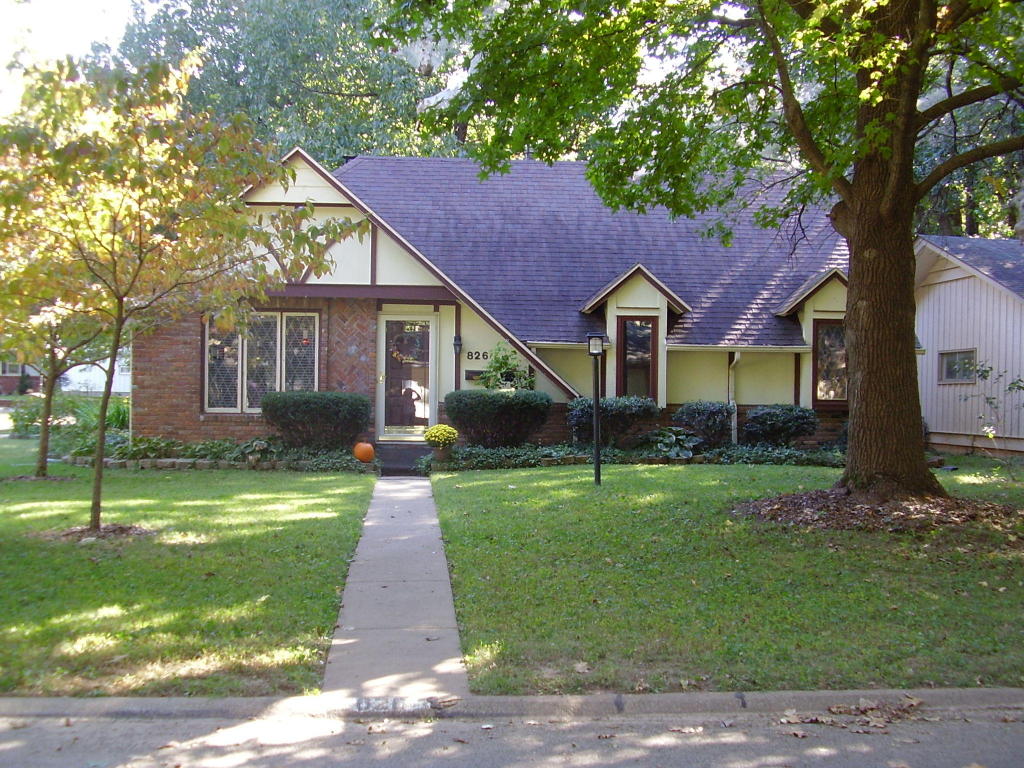 826 S Devonshire Dr, Springfield, MO 65802 photo 1