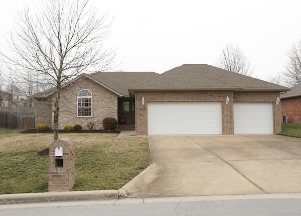 1305 W Timberview Rd, Nixa, MO 65714 photo 1