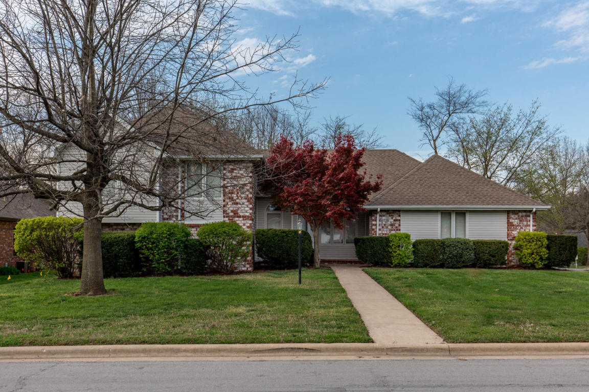 1035 W Red Oak St, Springfield, MO 65803 photo 1