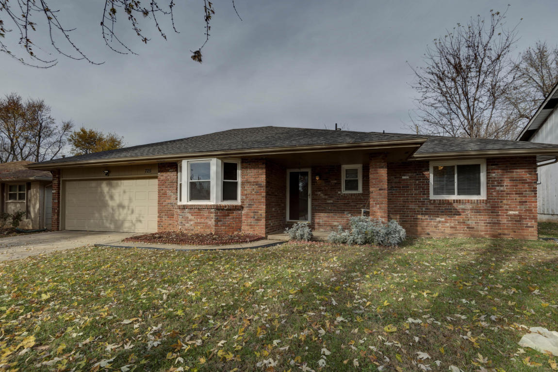 725 E Rosebrier St, Springfield, MO 65807 photo 1