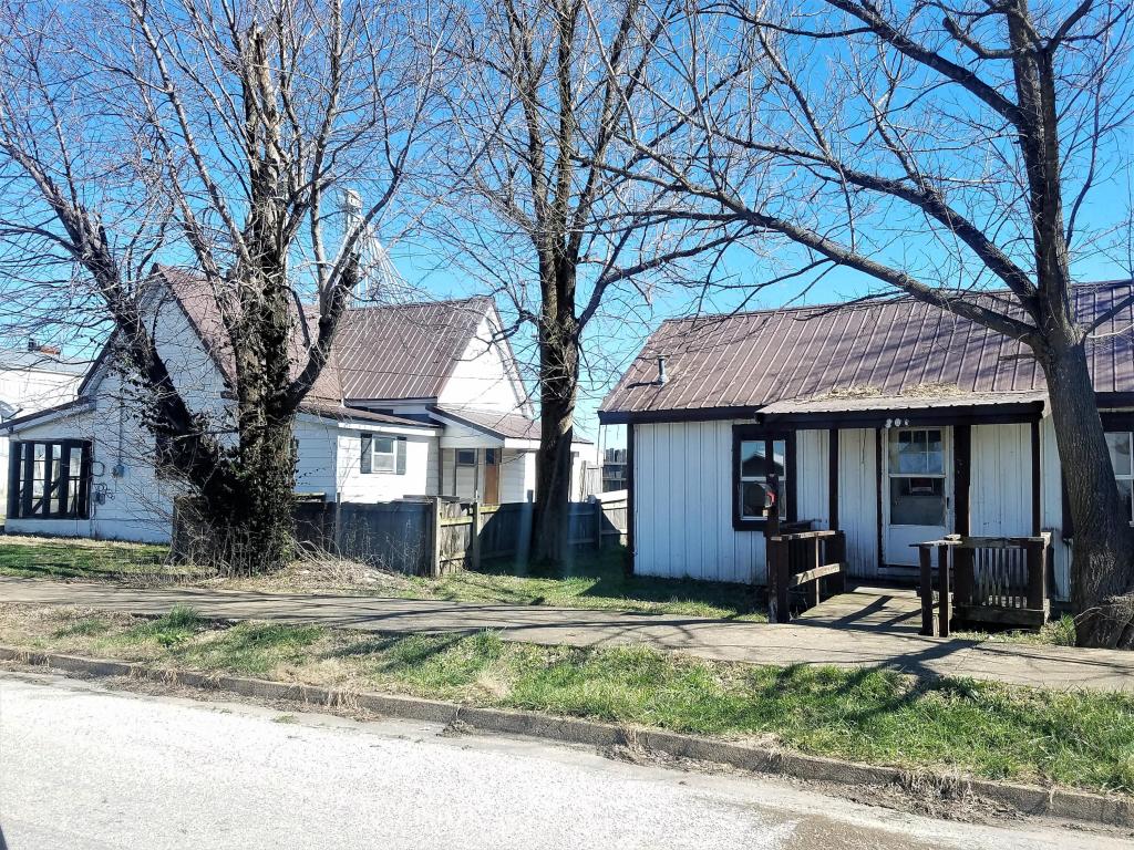 302 E Front St, Mountain Grove, MO 65711 photo 1