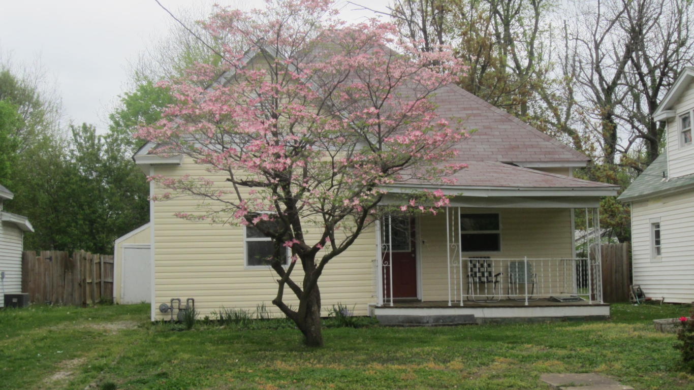 1635 W Lee St, Springfield, MO 65803 photo 1