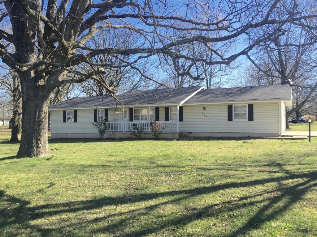 134 S Walnut St, Marshfield, MO 65706 photo 1