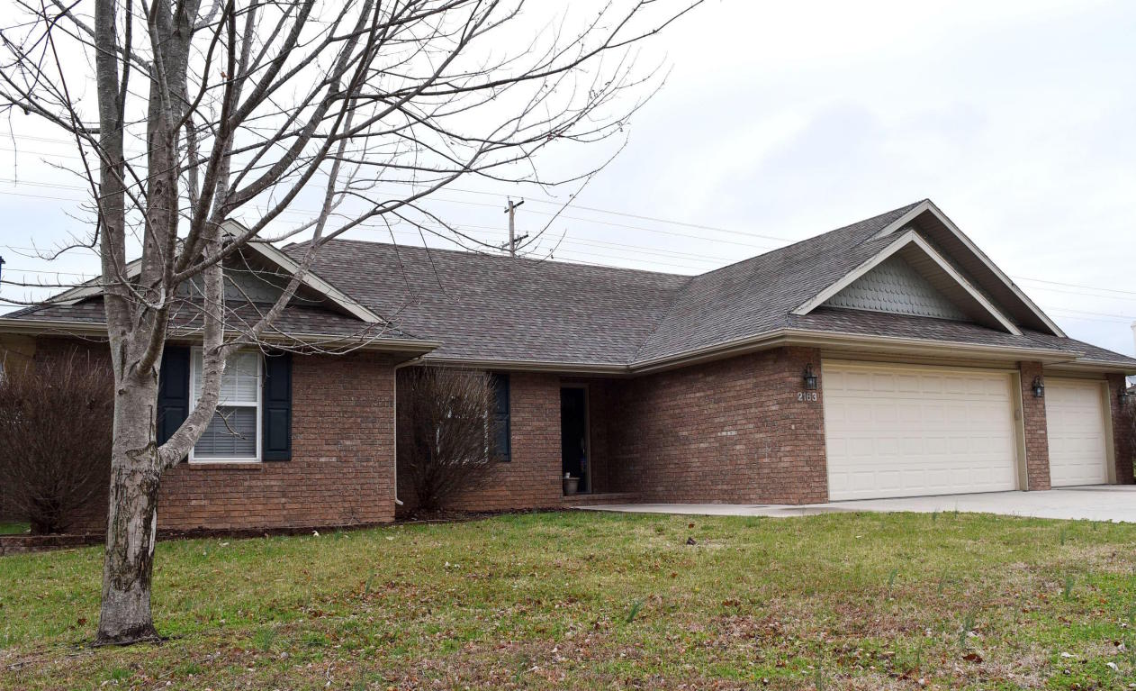 2163 E Lark St, Springfield, MO 65804 photo 1
