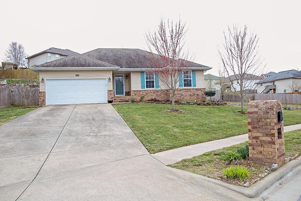 520 E Katie Dr, Springfield, MO 65803 photo 1