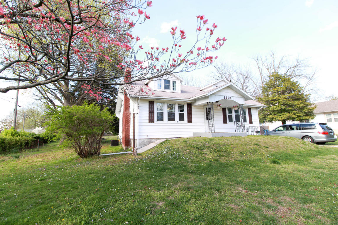 1223 E Portland St, Springfield, MO 65804 photo 1