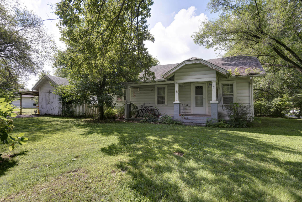 701 E Grant St, Ash Grove, MO 65604 photo 1