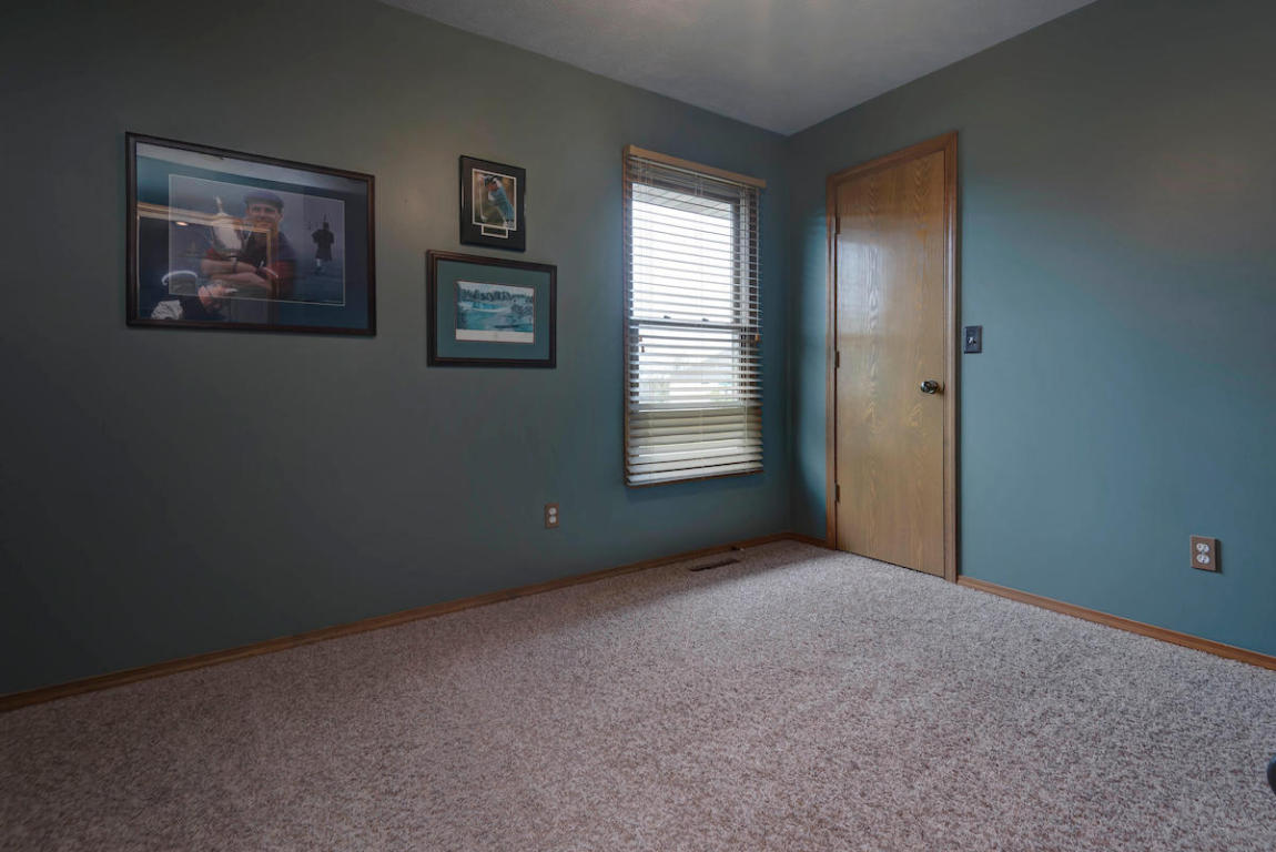 454 S Yellowwood Dr, Springfield, MO 65809 photo 22