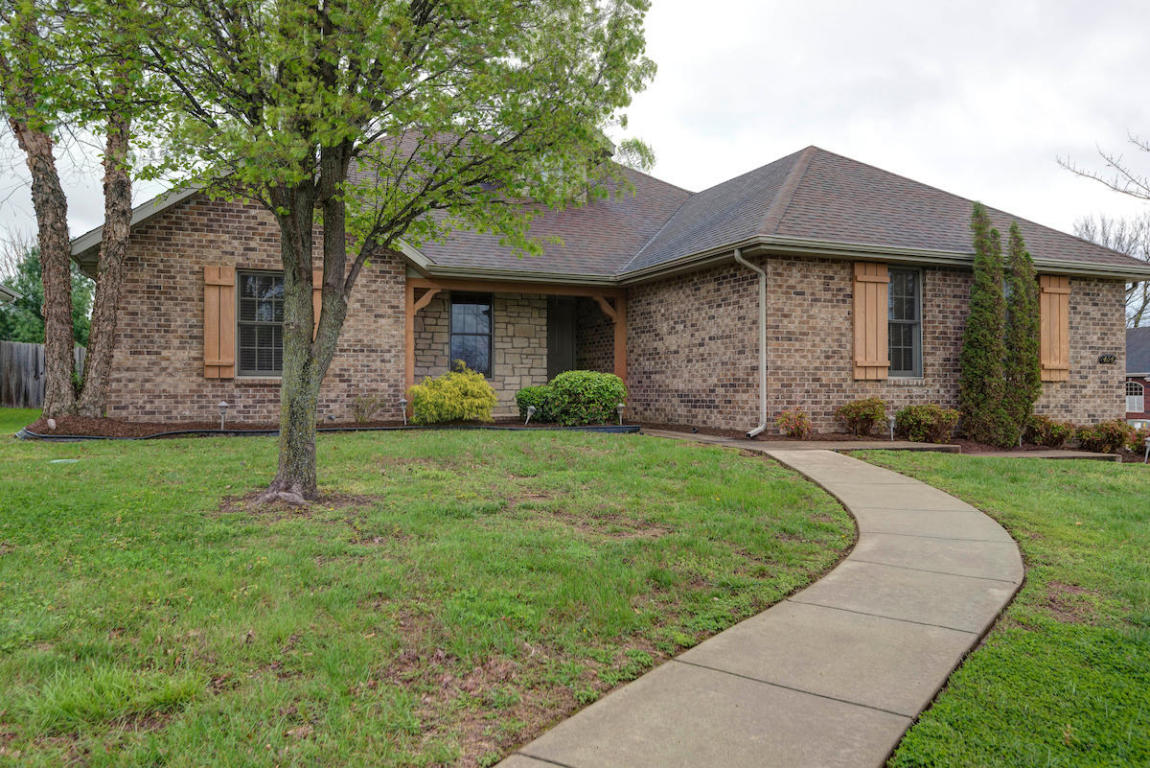 454 S Yellowwood Dr, Springfield, MO 65809 photo 1