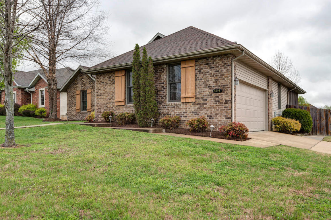 454 S Yellowwood Dr, Springfield, MO 65809 photo 3