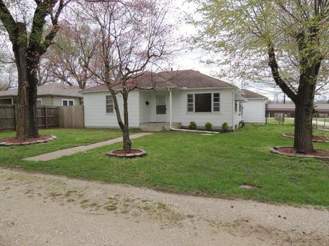 300 E Cofield St, Aurora, MO 65605 photo 1