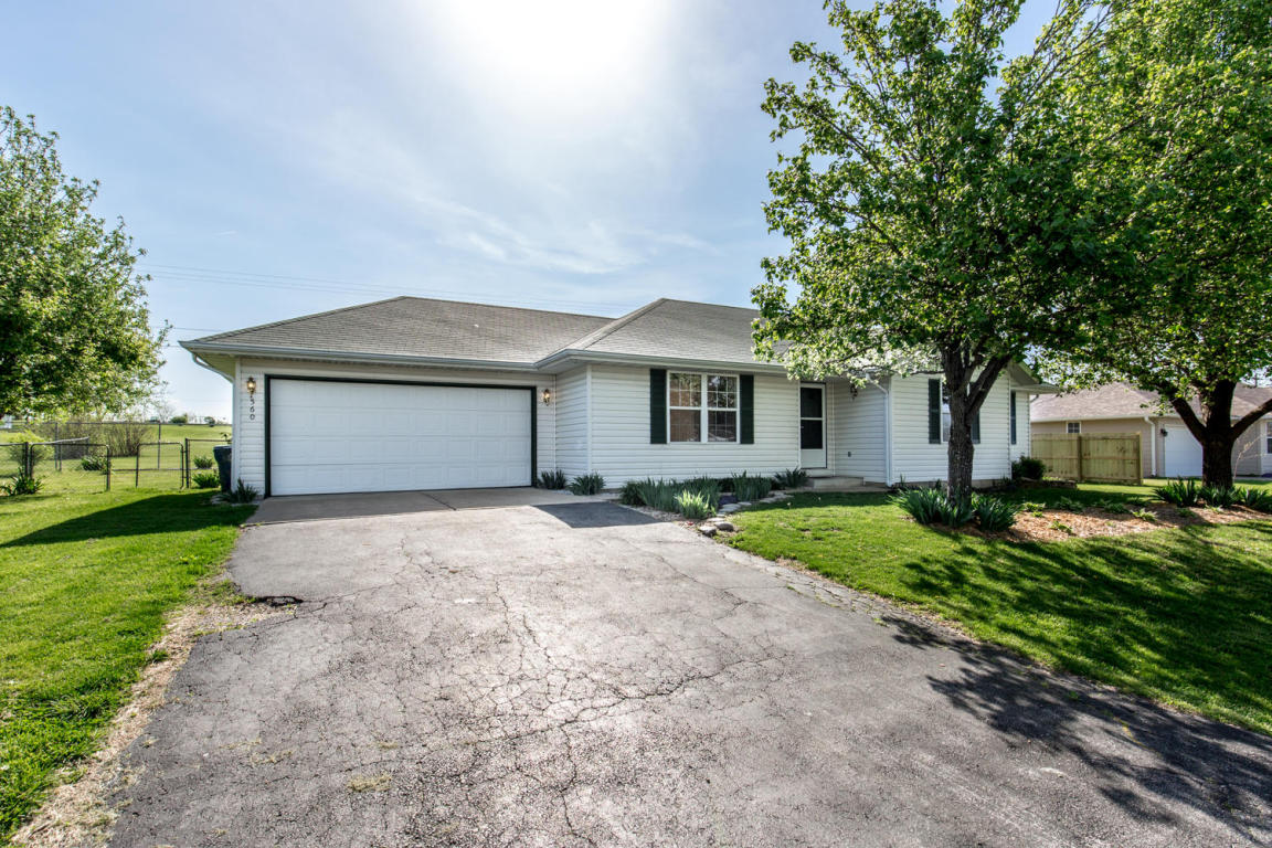 560 Johnson Ave, Sparta, MO 65753 photo 1
