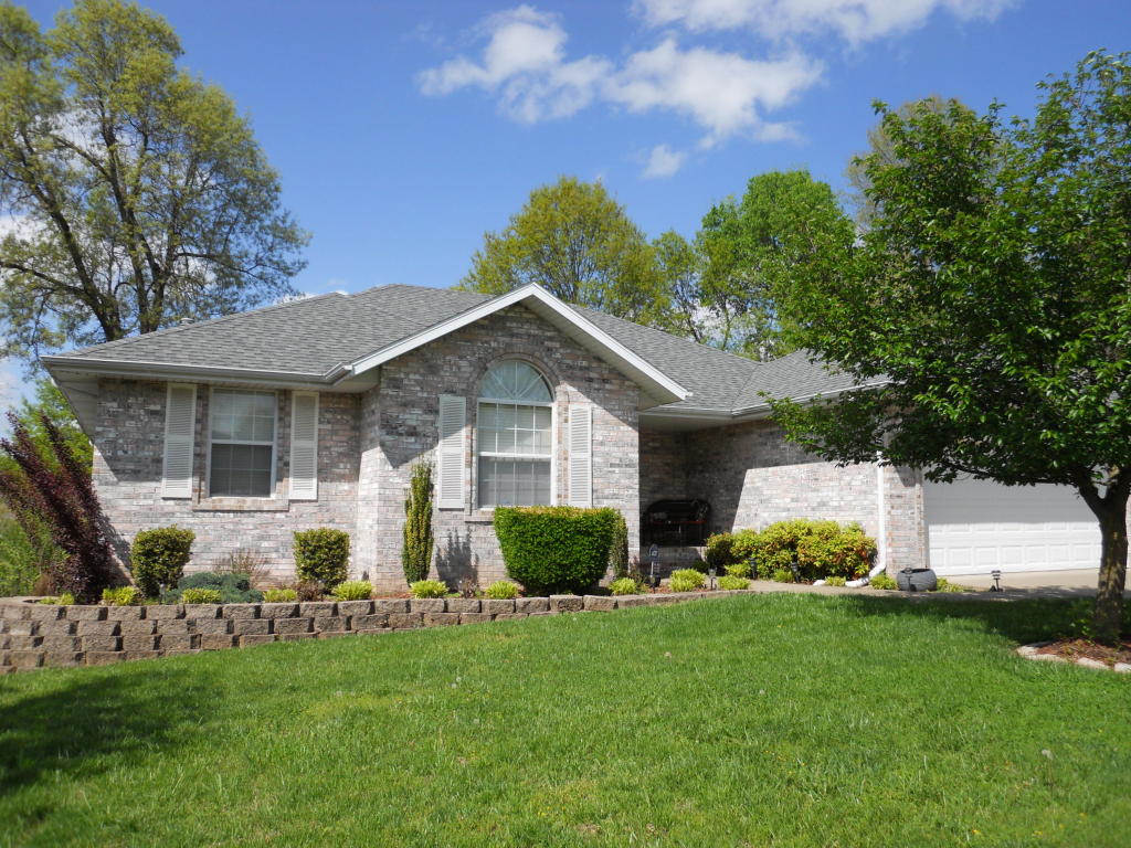 2351 W Cantebury St, Springfield, MO 65810 photo 1