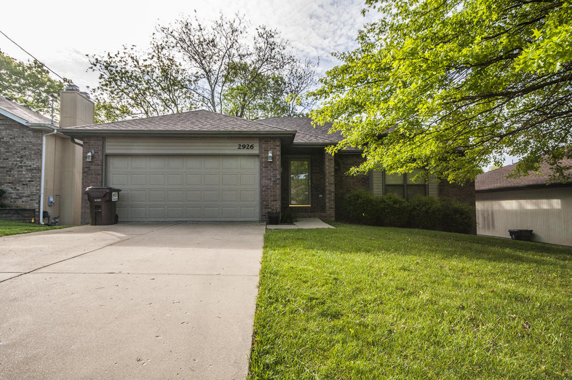 2926 E Lark St, Springfield, MO 65804 photo 1