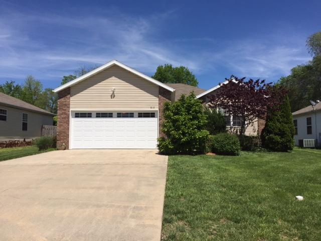 819 E Locust, Bolivar, MO 65613 photo 1