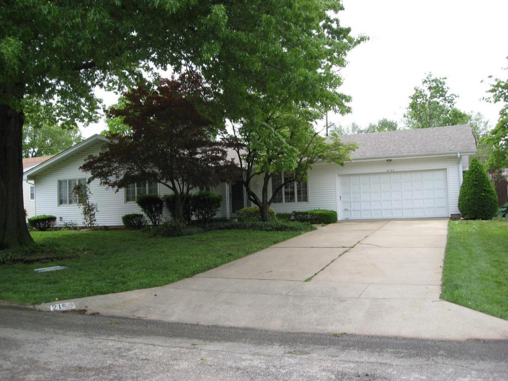 2150 E Meadow Dr, Springfield, MO 65804 photo 1