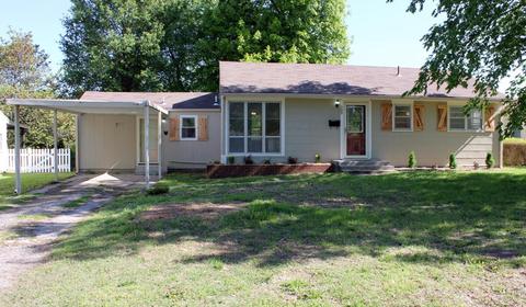109 Elm St, Aurora, MO 65605 photo 1