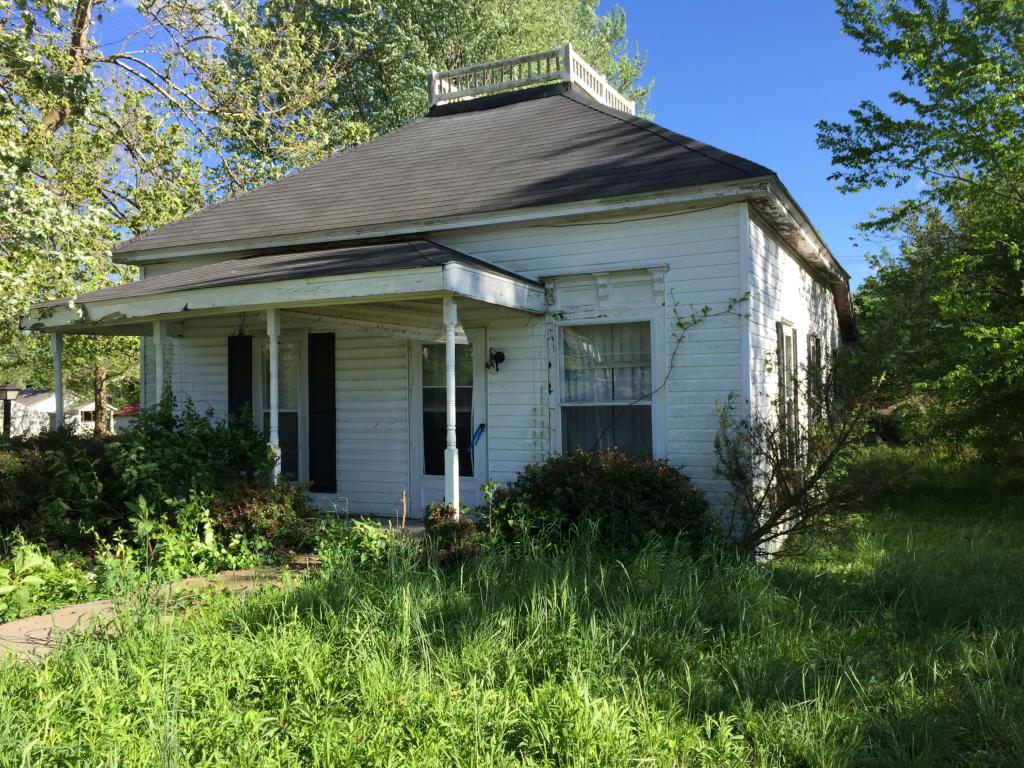 106 E Myrtle, Aurora, MO 65605 photo 1