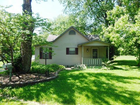 304 E Valley St, Willow Springs, MO 65793 photo 1