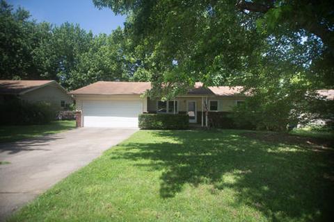 2745 S Weaver Ave, Springfield, MO 65807 photo 1