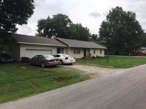 721 E Burford St, Marshfield, MO 65706 photo 1