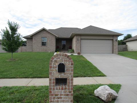 500 E Whitethorn Dr, Republic, MO 65738 photo 1