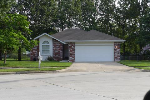 2769 E Verona St, Springfield, MO 65804 photo 1