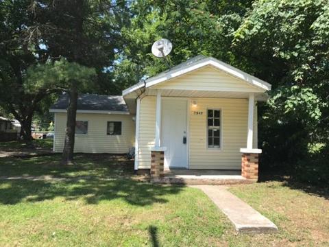 2547 W Calhoun St, Springfield, MO 65802 photo 1