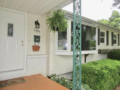 1305 E Gretna St, Springfield, MO 65804 photo 1